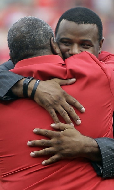 Reds Hall of Fame is family affair: Jr., Parker, Oester, Beckley honored